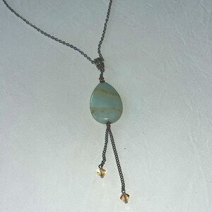 Statement piece necklace with tear drop stone